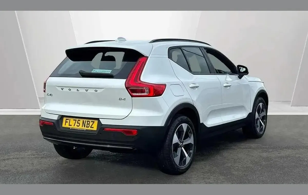 Used Volvo XC40 Plus 197 HP (144 kW) 2025 White SUV