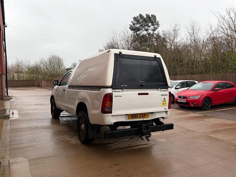 Used Toyota HiLux 2011 White Pickup