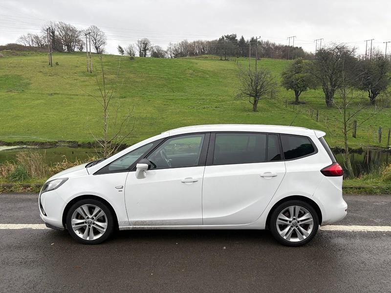 Used Vauxhall Zafira SRi 170 HP (125 kW) 2015 White MPV
