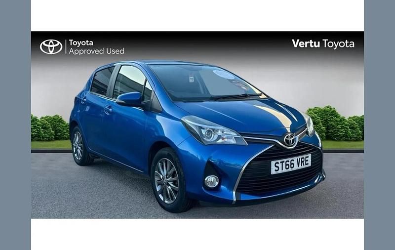 Used Toyota Yaris 99 HP (72 kW) 2017 Blue Hatchback