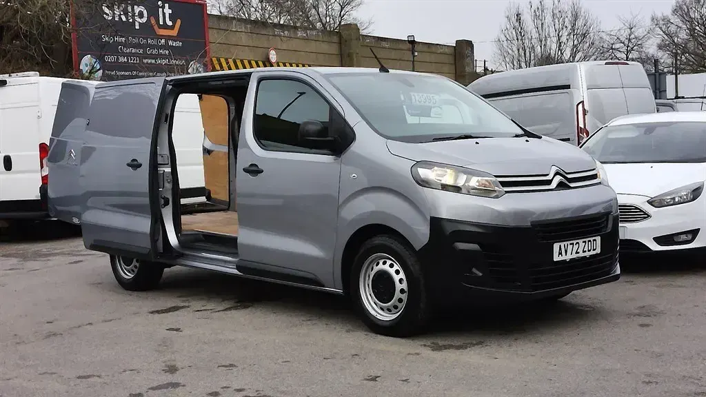Używany Citroën Dispatch 145 KM (106 kW) 2022 Szary Minivan