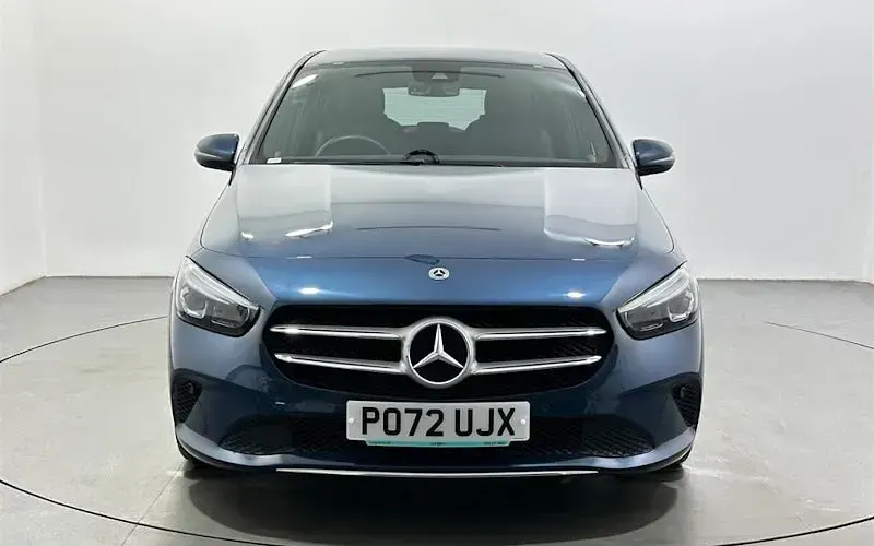 Begagnad Mercedes B200 Executive 163 HK (119 kW) 2022 Blå Minibuss