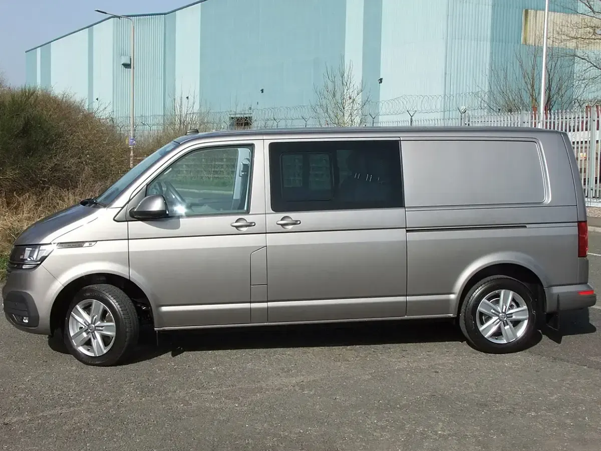 Used VW Transporter Highline 199 HP (146 kW) 2021 Beige Van