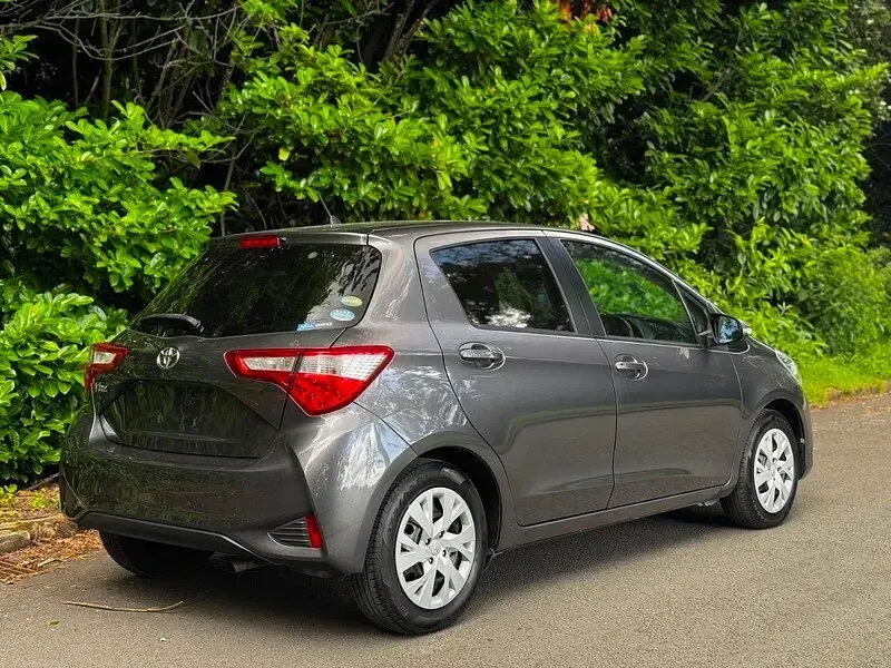 Used Toyota Yaris Multidrive S 99 HP (72 kW) 2017 Grey