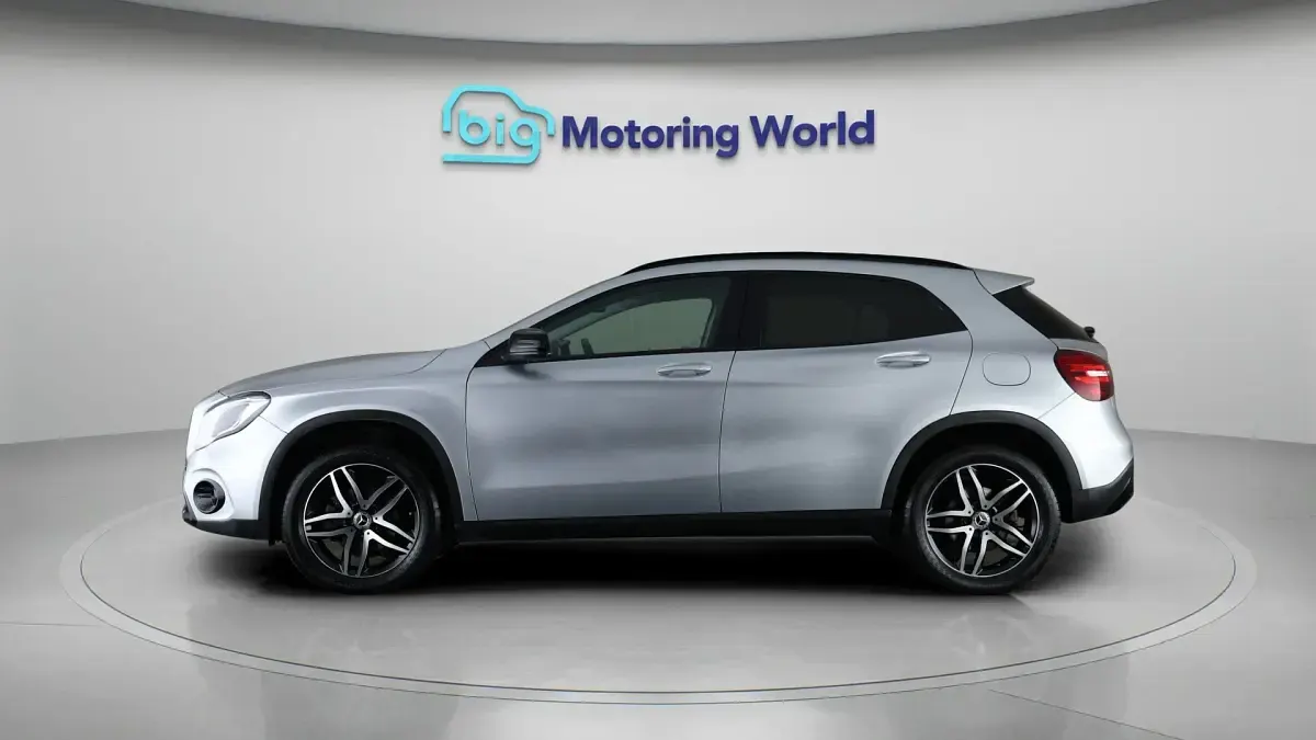 Used Mercedes GLA180 Urban 122 HP (89 kW) 2019 Silver SUV