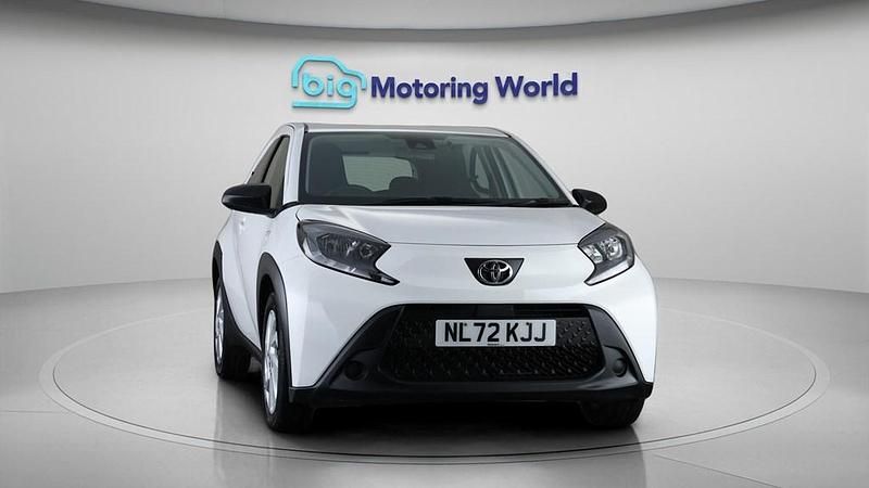 Used Toyota Aygo X PURE 72 HP (52 kW) 2022 White SUV