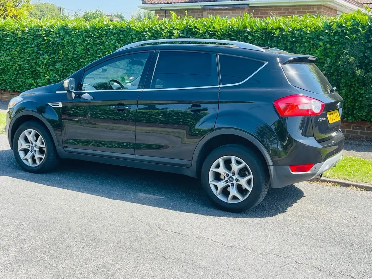 Used Ford Kuga SE 150 HP (110 kW) 2023 Black SUV