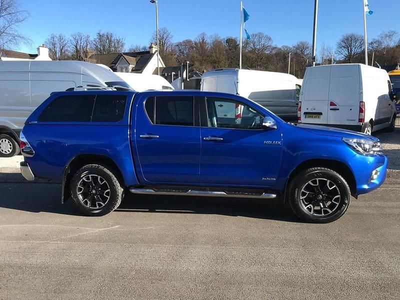 Usado Toyota HiLux 150 HP (110 kW) 2017 Azul Pickup