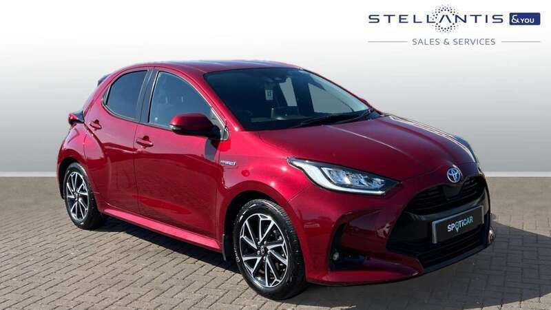 Red Used 2021 Toyota Yaris Hybrid Design Hatchback | £15,878 (Good price) - Image 1/4