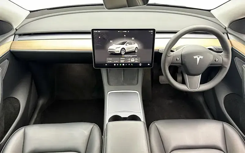 Used Tesla Model Y Long Range AWD 378 kW (514 HP) 2022 White SUV