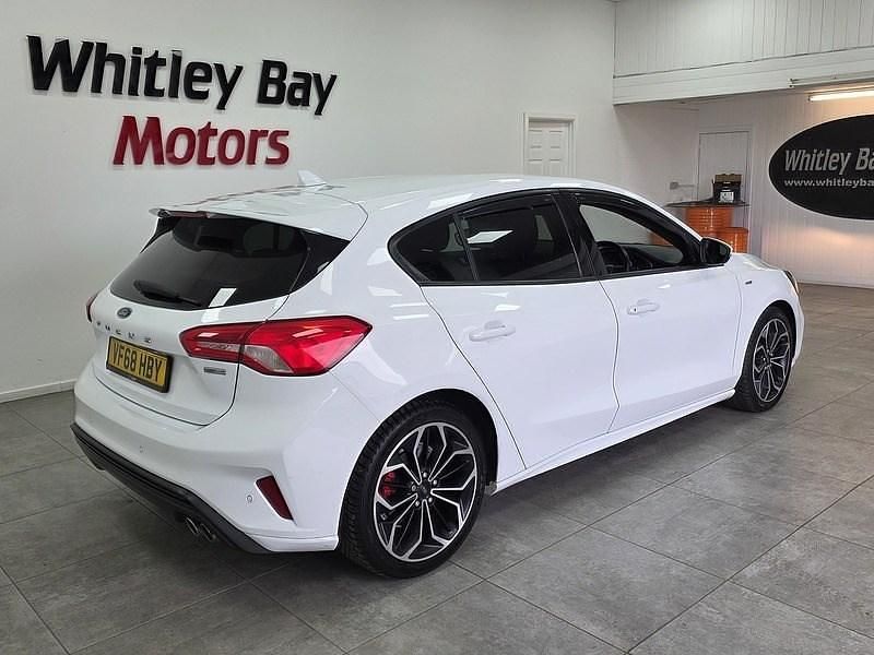 Used Ford Focus ST-Line X 120 HP (88 kW) 2019 White Hatchback