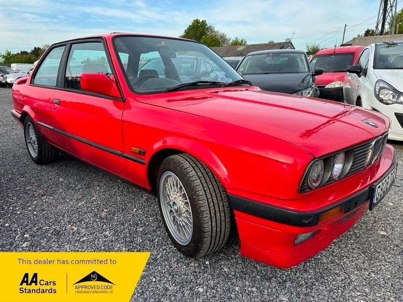 Begagnad BMW 318 M Sport 1990 Röd
