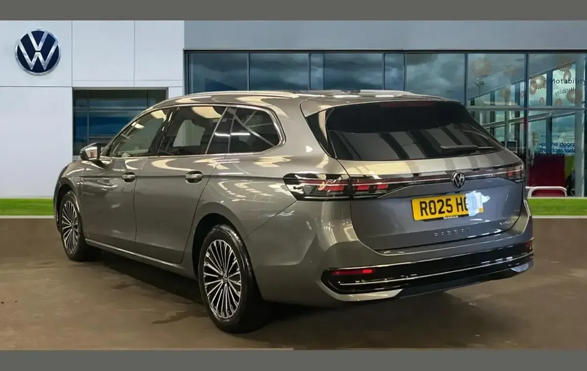 Used VW Passat Elegance 267 HP (196 kW) 2025 Grey Estate