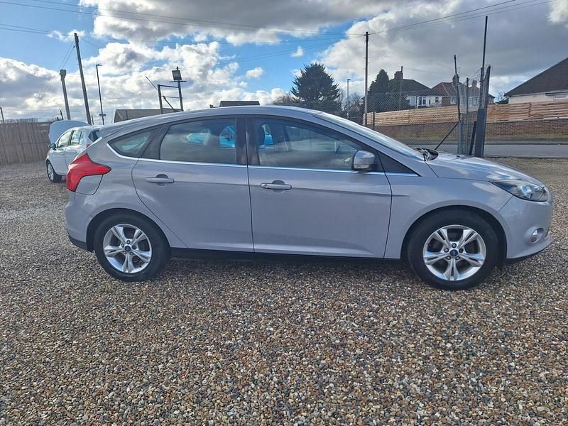 Used Ford Focus Zetec 2011 Silver Hatchback
