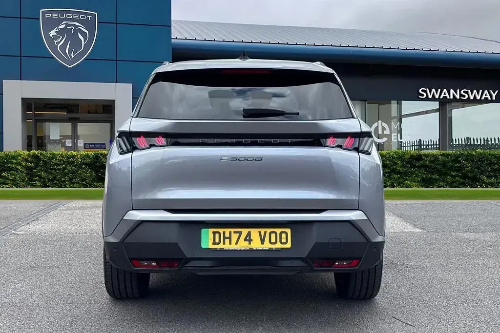 Used Peugeot e-5008 Allure 152 kW (207 HP) 2025 Grey SUV