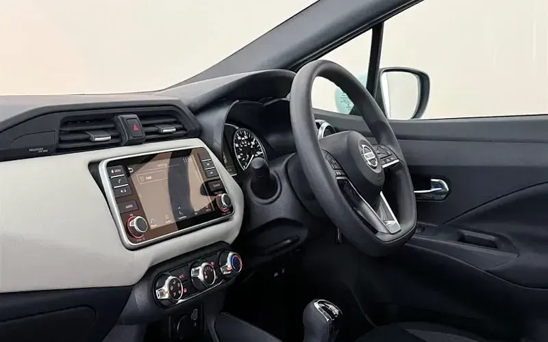Used Nissan Micra Acenta 92 HP (67 kW) 2022 White Hatchback