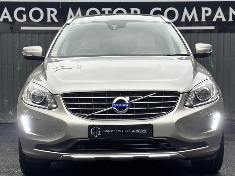 Used Volvo XC60 SE Lux 2015 Gold SUV