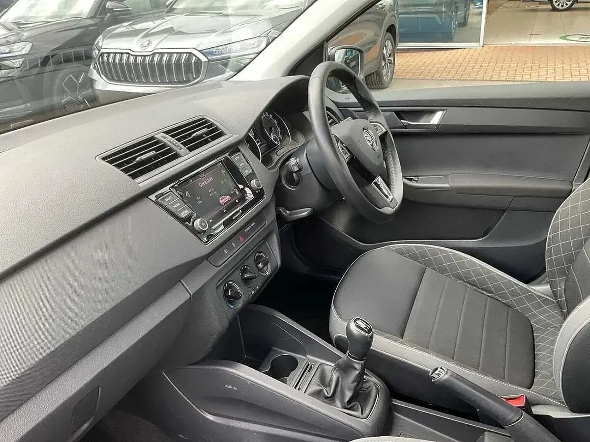 Used Skoda Fabia Colour Edition 44 HP (32 kW) 2019 Race blue metallic black magic pearl effect Hatchback