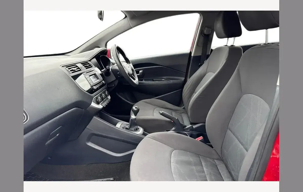 Used Kia Rio Air 84 HP (61 kW) 2016 Red Hatchback
