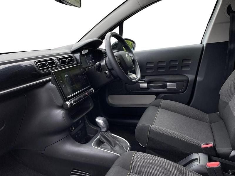 Used Citroën C3 PureTech 108 HP (79 kW) 2024 White Hatchback