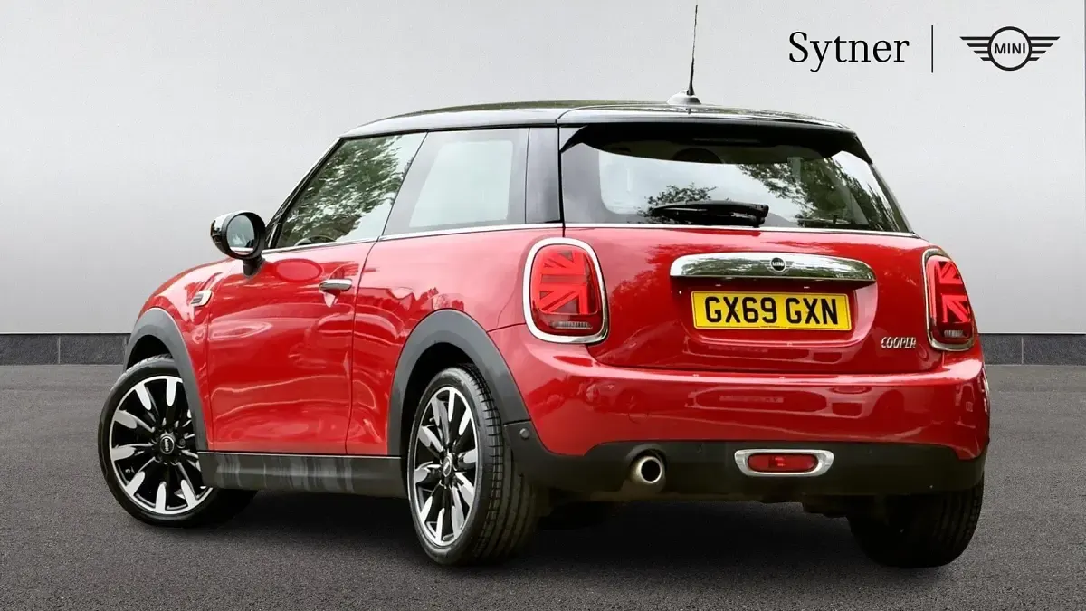 Used Mini Cooper Exclusive 134 HP (98 kW) 2019 Red Hatchback
