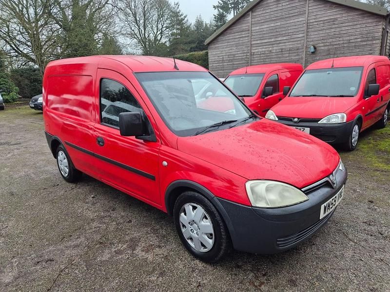 Second-hand Vauxhall Combo 75 CP (55 kW) 2010 Roșu Monovolum