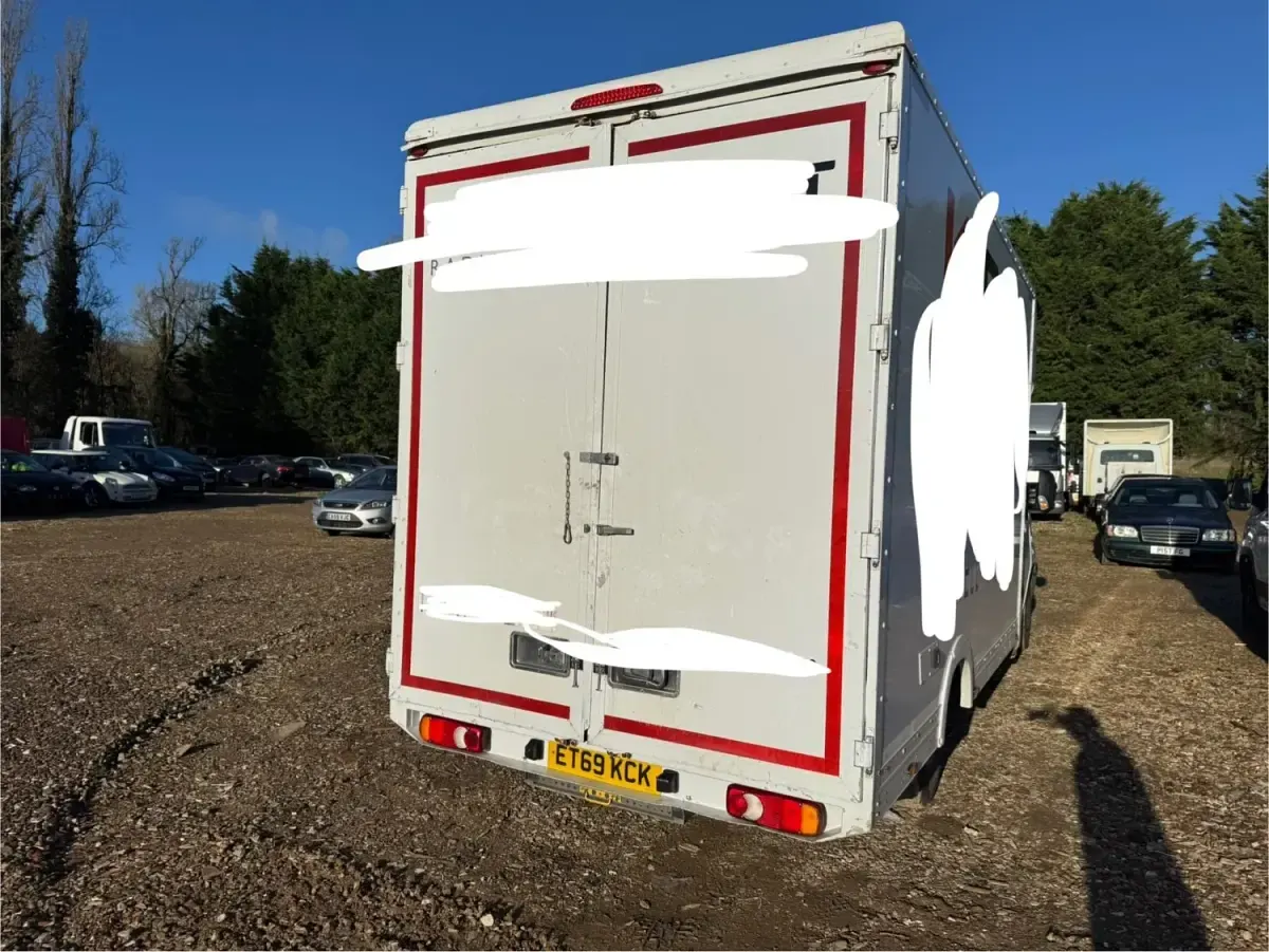 Usado Nissan NV400 SE 130 HP (95 kW) 2019 Branco Van