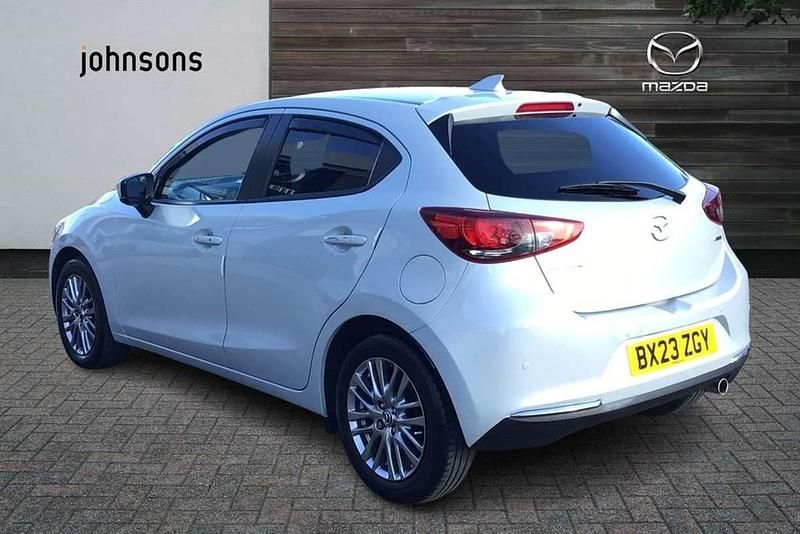 Usado Mazda 2 Inclusive 116 HP (85 kW) 2023 Prateado Citadino