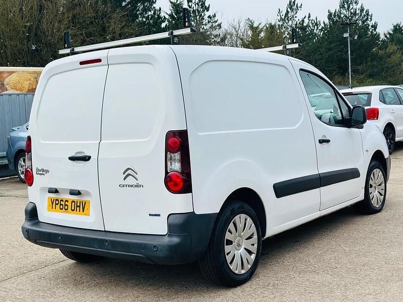Used Citroën Berlingo 75 HP (55 kW) 2016 White MPV
