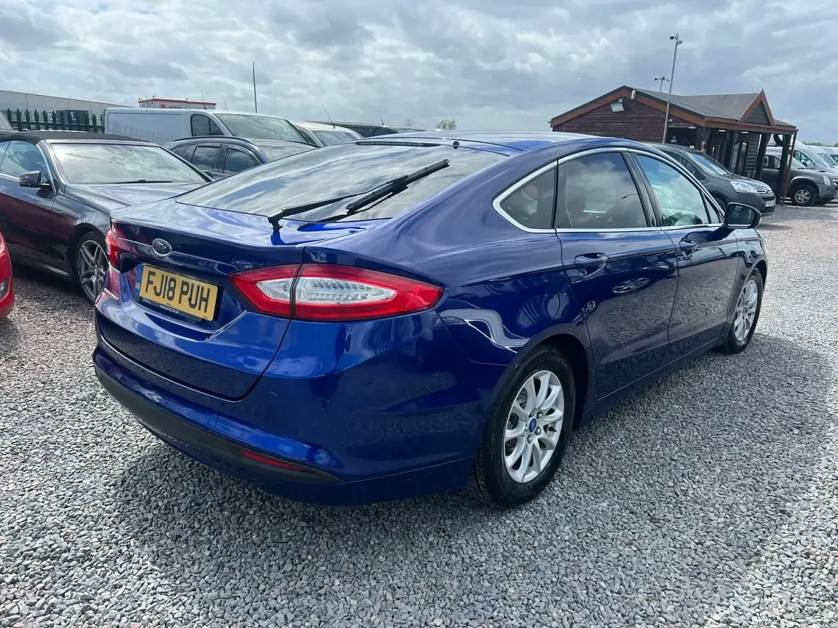 Used Ford Mondeo Zetec 2018 Blue Hatchback