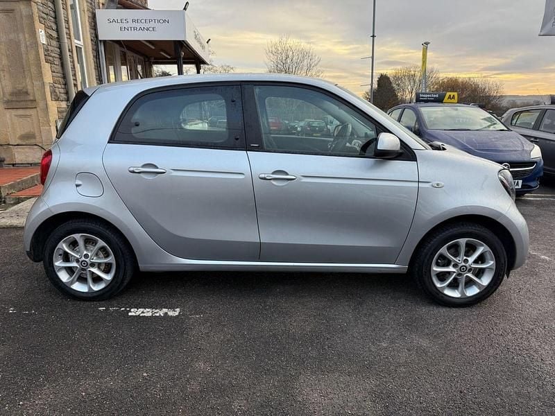 Used Smart ForFour Passion 71 HP (52 kW) 2017 Silver Hatchback