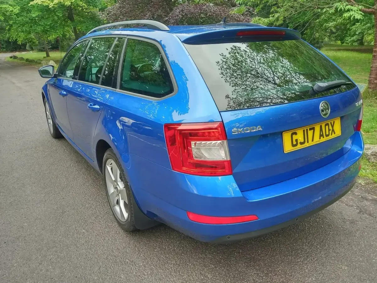 Usado Skoda Octavia Sport 110 CV (80 kW) 2017 Azul Familiar