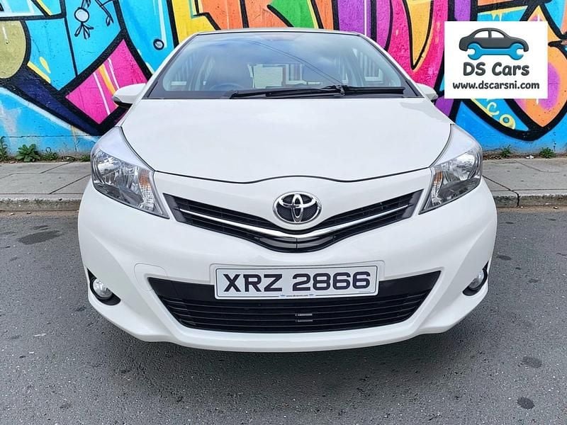 Used Toyota Yaris Multidrive S 2014 White Hatchback