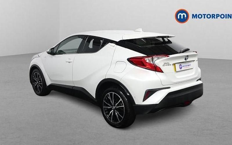 Used Toyota C-HR 122 HP (89 kW) 2017 White SUV
