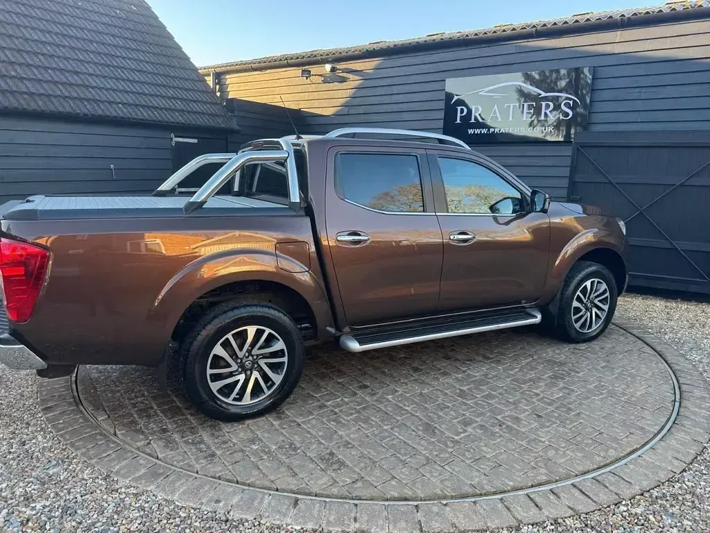 Used Nissan Navara Tekna 190 HP (139 kW) 2017 Bronze Pickup
