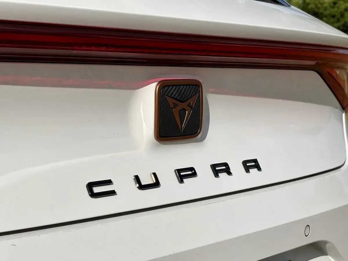 Used Cupra Leon 150 HP (110 kW) 2023 White Hatchback