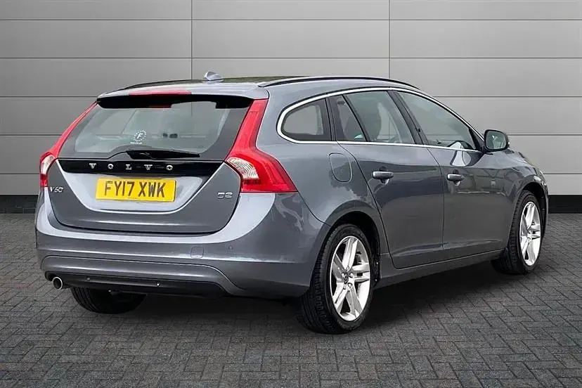 Usado Volvo V60 SE 120 CV (88 kW) 2017 Gris Familiar