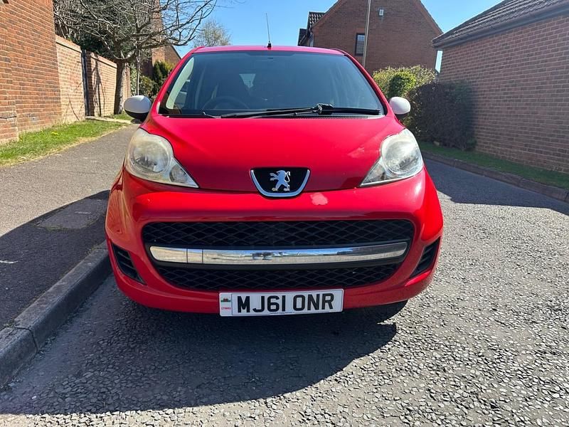 Used Peugeot 107 Sportium 68 HP (50 kW) 2011 Red Hatchback