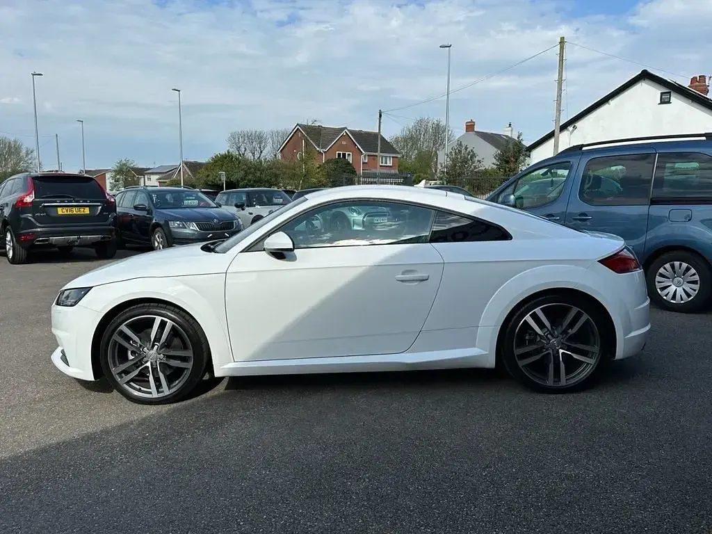 Usado Audi TT S-Line 230 HP (169 kW) 2018 Branco Coupé