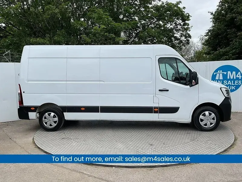 Used Renault Master Business 2023 White MPV