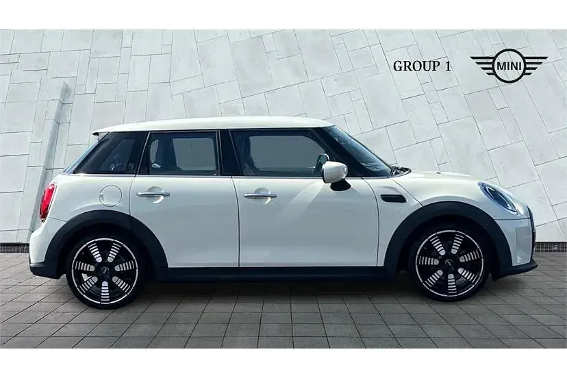 Used Mini Cooper Exclusive 136 HP (100 kW) 2021 White Hatchback