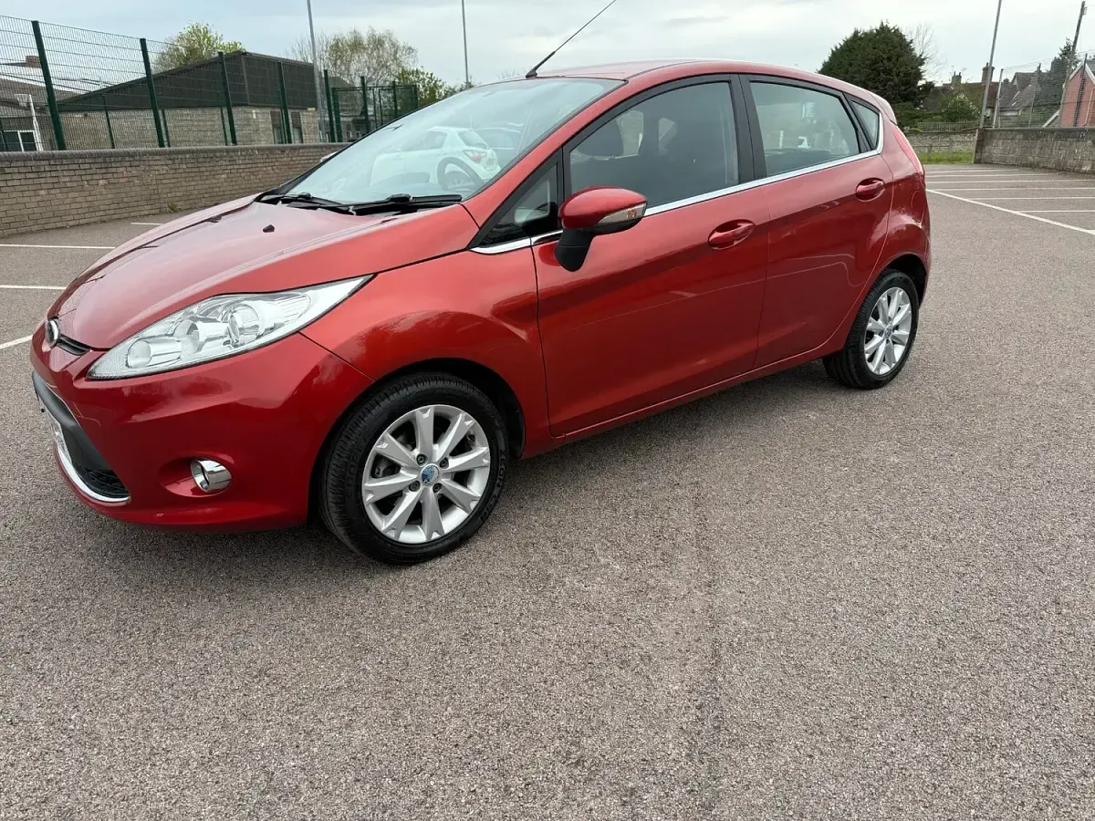Used Ford Fiesta Zetec 96 HP (70 kW) 2010 Red Hatchback