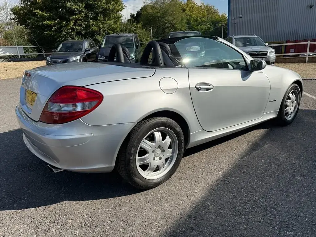 Begagnad Mercedes SLK200 163 HK (119 kW) 2008 Silver Cab