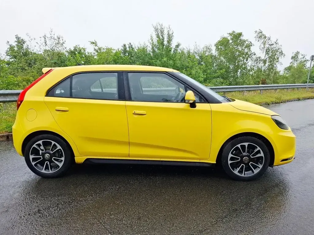 Used MG MG3 106 HP (77 kW) 2016 Yellow Hatchback