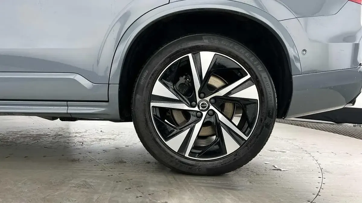 Used Volvo XC90 Plus 235 HP (172 kW) 2022 Grey SUV