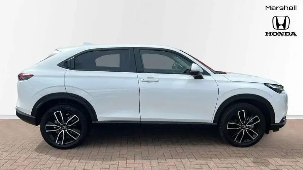 Używany Honda HR-V Elegance 131 KM (96 kW) 2025 Biały SUV