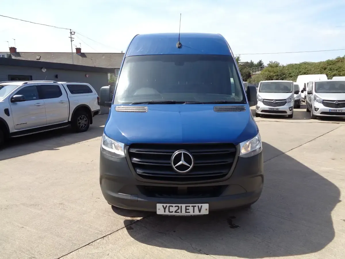 Used Mercedes Sprinter Progressive 150 HP (110 kW) 2021 Blue Van