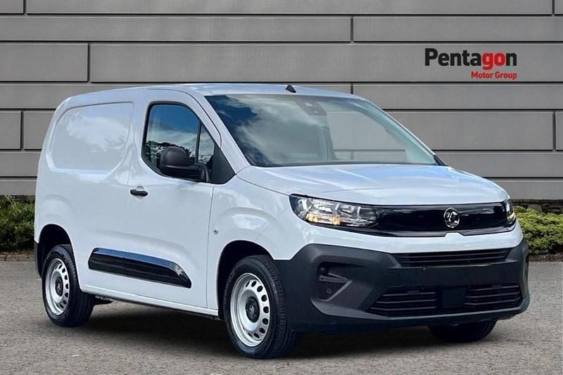 White Used 2024 Vauxhall Combo S MPV | £12,695 (Good price) - Image 1/4