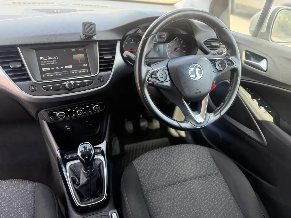 Used Vauxhall Crossland X 99 HP (72 kW) 2017 Silver SUV