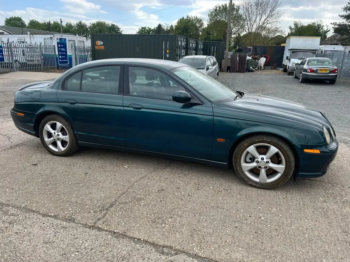 Usado Jaguar S-Type S 238 HP (175 kW) 2002 Verde Sedan